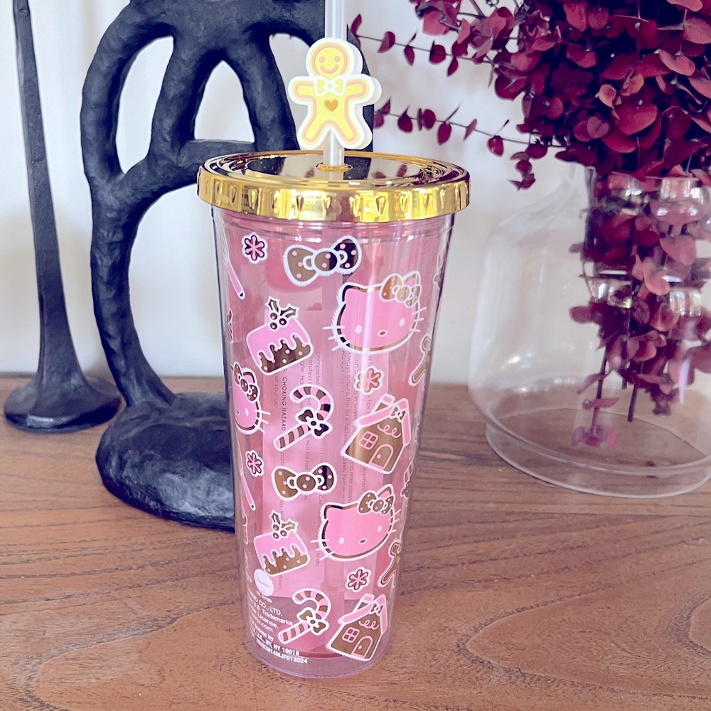 Hello Kitty Gingerbread Cake Candy Cane Christmas 20 0z Cup & Straw